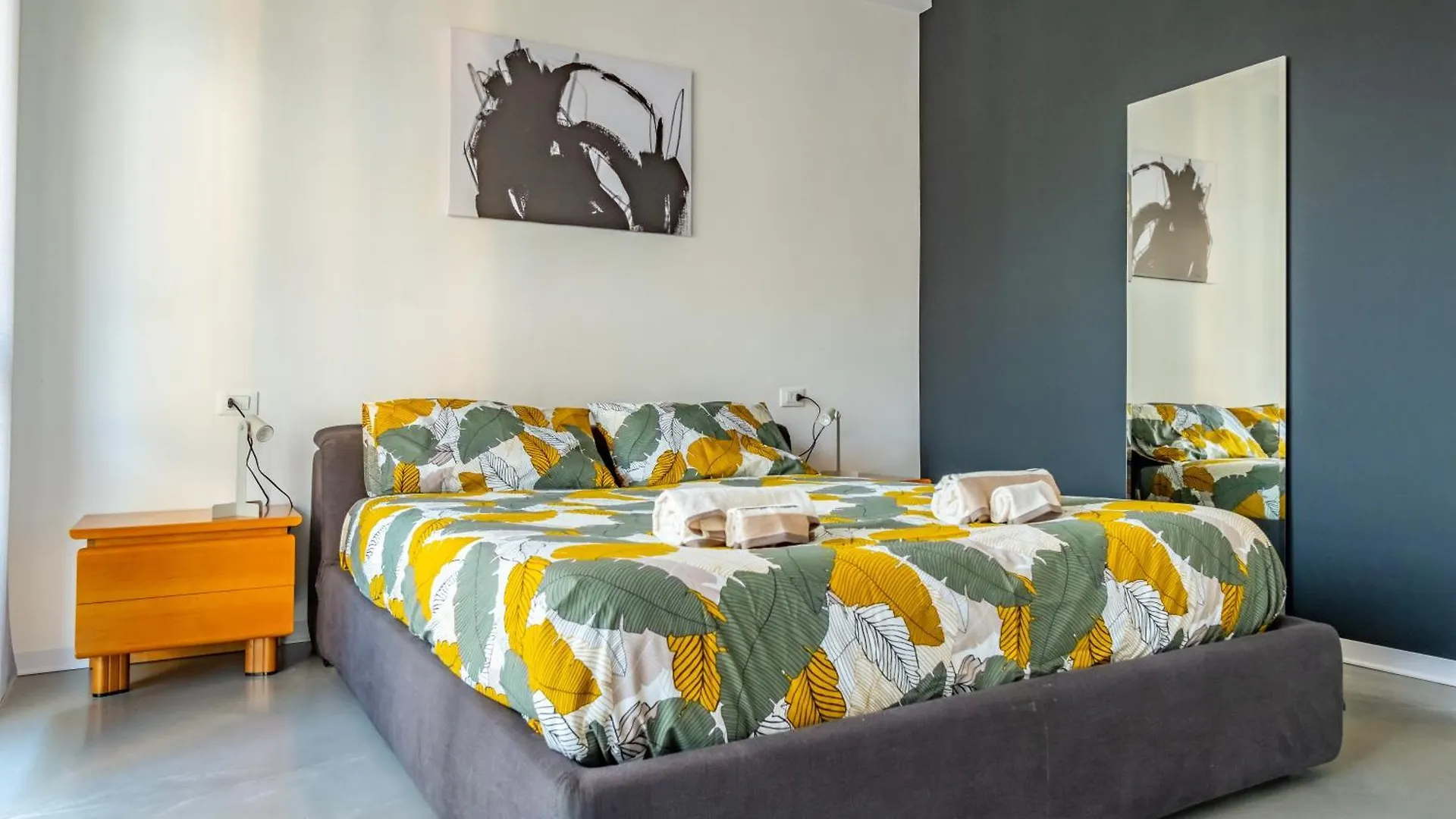 Desenzano Very Central Apartment With Balcony! Desenzano del Garda Italy