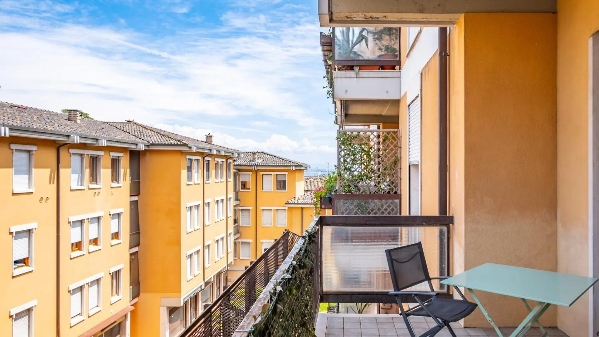 Desenzano Very Central Apartment With Balcony! Desenzano del Garda Italy