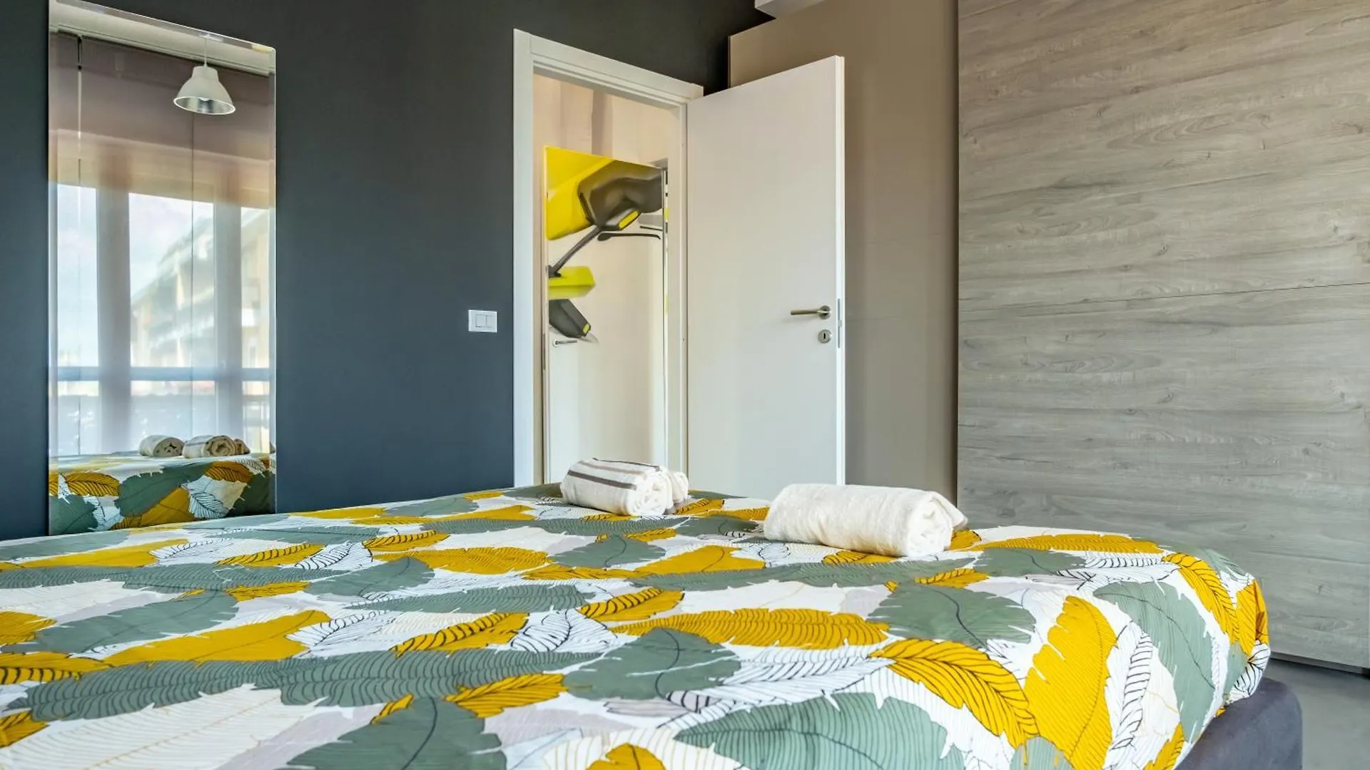 Desenzano Very Central Apartment With Balcony! Desenzano del Garda