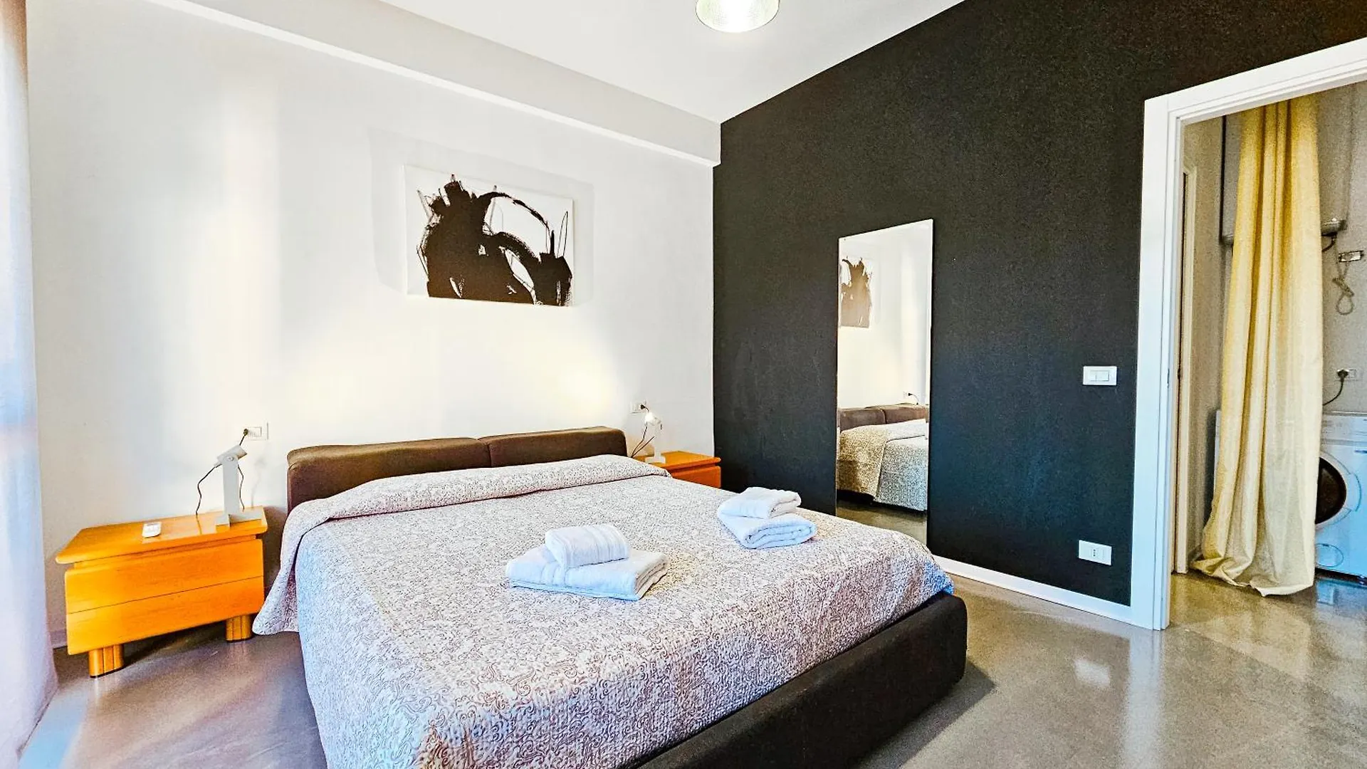 A 150M Dal Lago! Centralissimo A Desenzano Con Balcone 데센자노델가르다 아파트